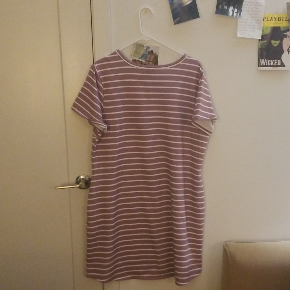 Mid length tshirt dress with pockets